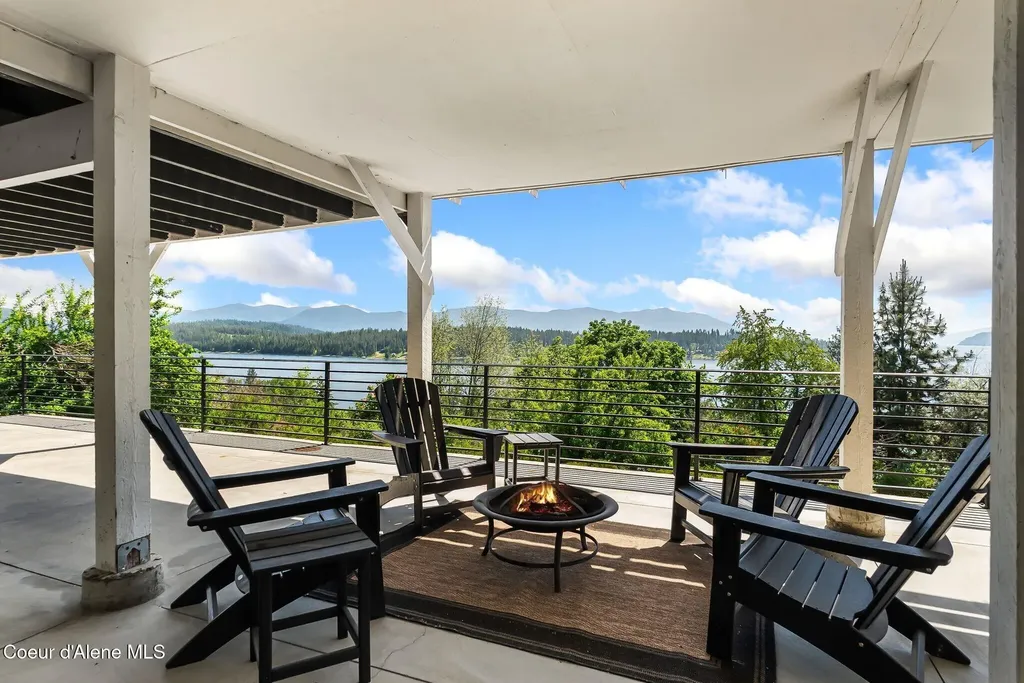 620 Lookout Boulevard Hope ID 83836