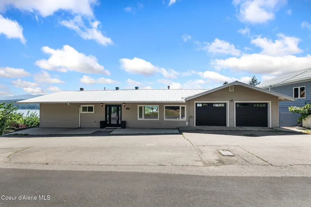 620 Lookout Boulevard Hope ID 83836