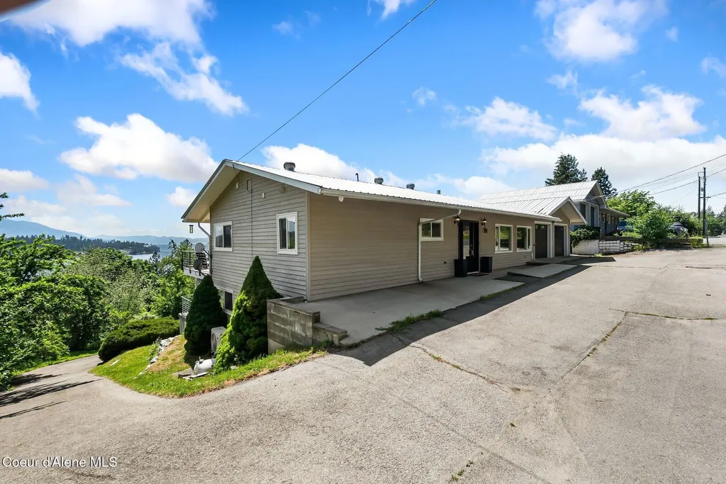 620 Lookout Boulevard Hope ID 83836