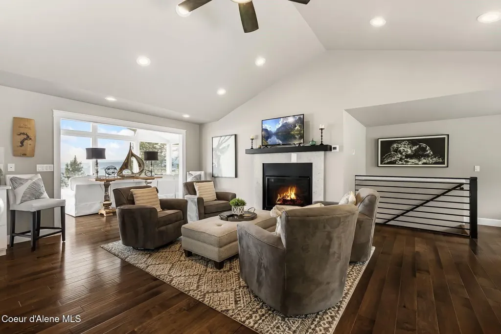 620 Lookout Boulevard Hope ID 83836