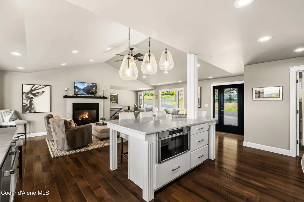 620 Lookout Boulevard Hope ID 83836