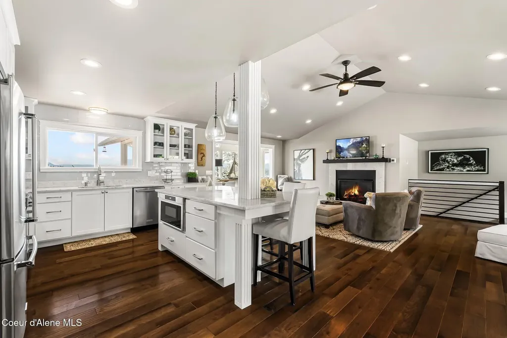 620 Lookout Boulevard Hope ID 83836
