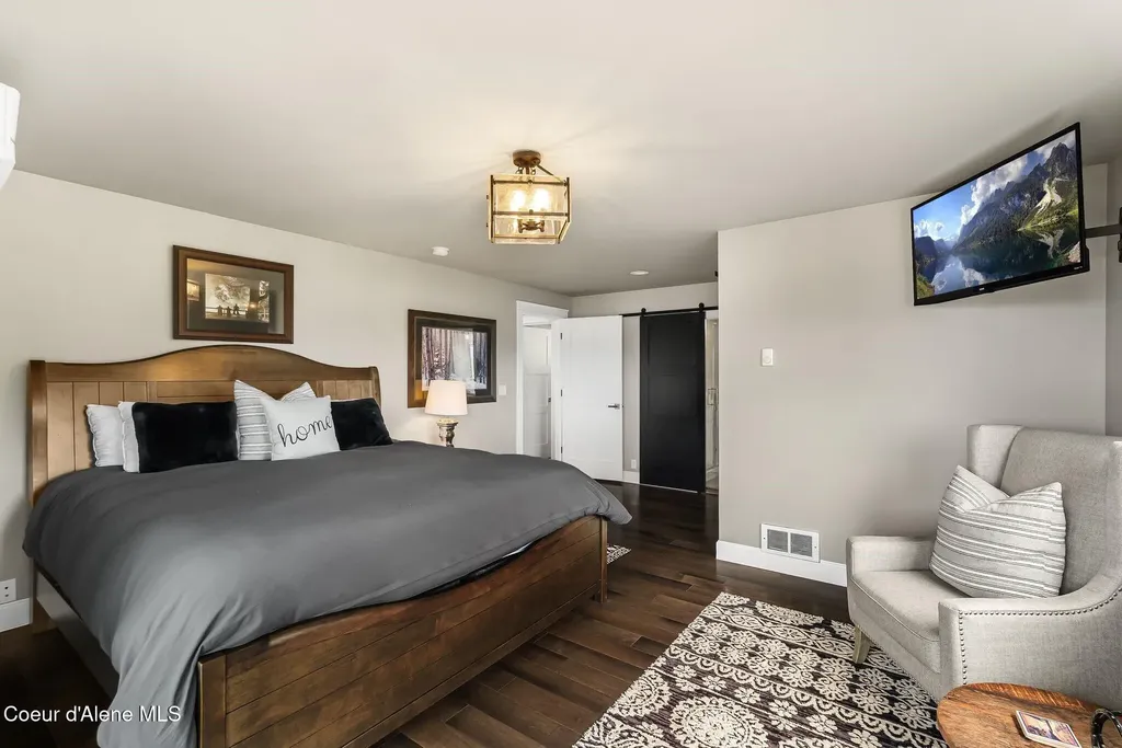 620 Lookout Boulevard Hope ID 83836