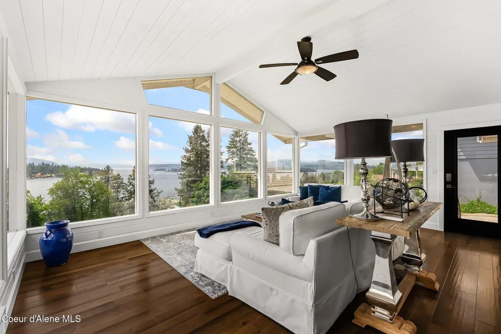 620 Lookout Boulevard Hope ID 83836