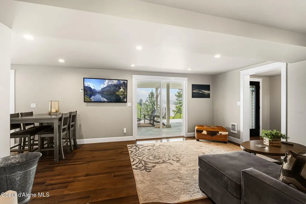 620 Lookout Boulevard Hope ID 83836