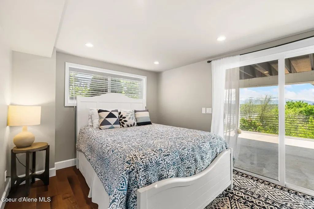 620 Lookout Boulevard Hope ID 83836