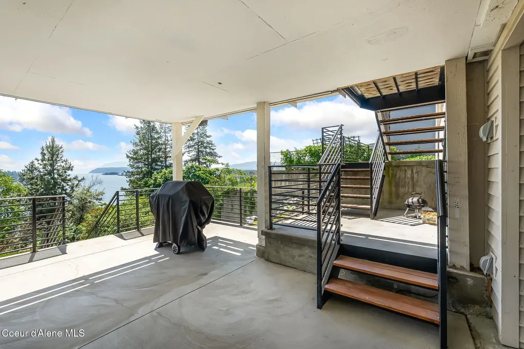 620 Lookout Boulevard Hope ID 83836