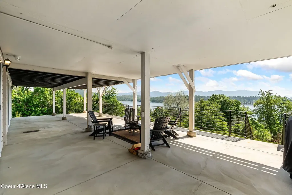 620 Lookout Boulevard Hope ID 83836