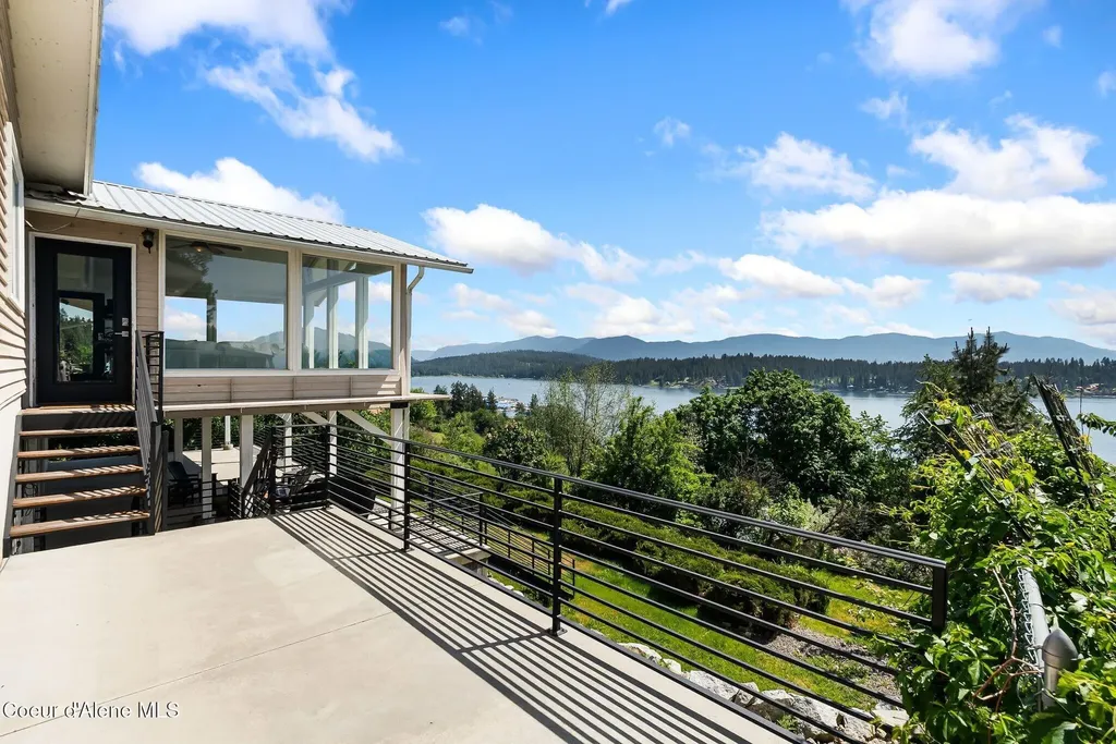 620 Lookout Boulevard Hope ID 83836