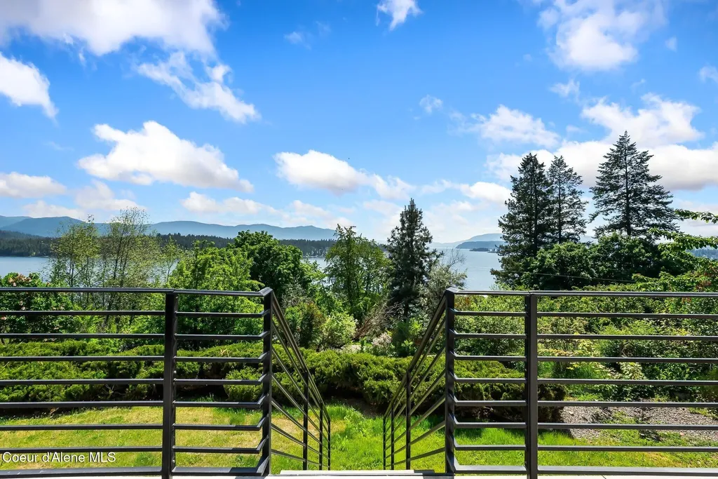 620 Lookout Boulevard Hope ID 83836