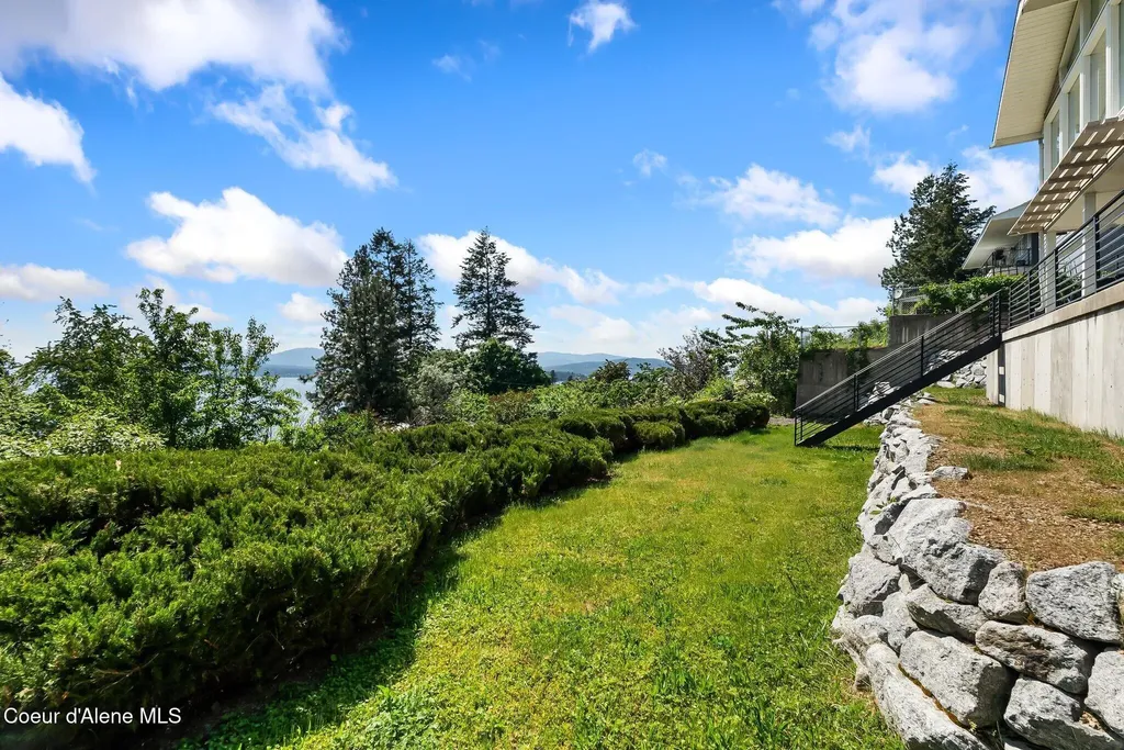 620 Lookout Boulevard Hope ID 83836
