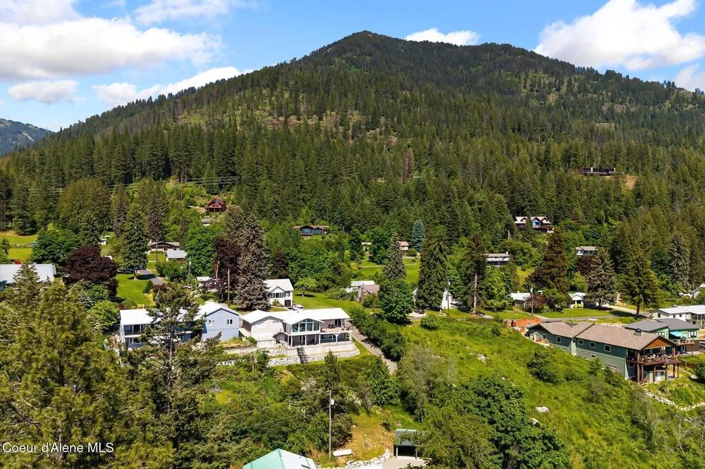 620 Lookout Boulevard Hope ID 83836
