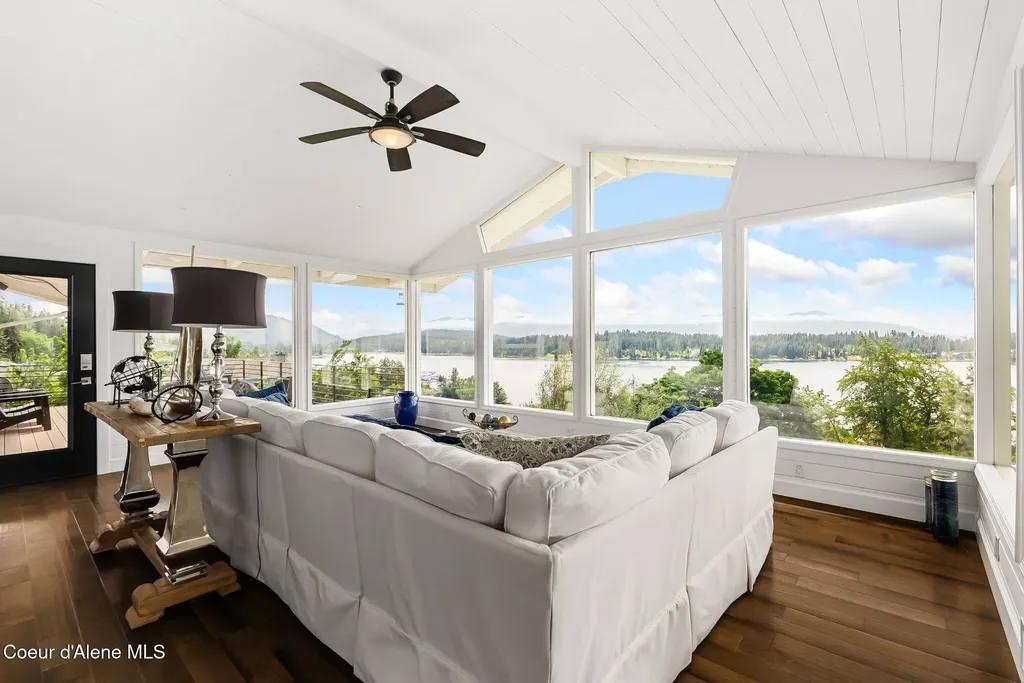 620 Lookout Boulevard Hope ID 83836