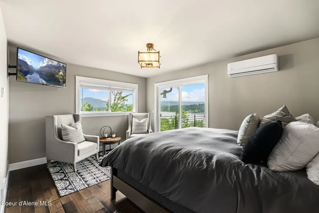620 Lookout Boulevard Hope ID 83836