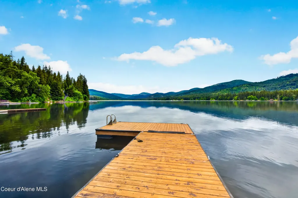 8642 W Upper Twin Lake Shore Road S Rathdrum ID 83858