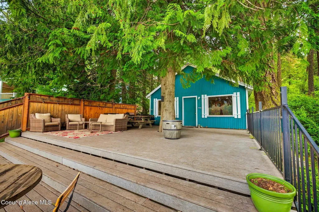 8642 W Upper Twin Lake Shore Road S Rathdrum ID 83858