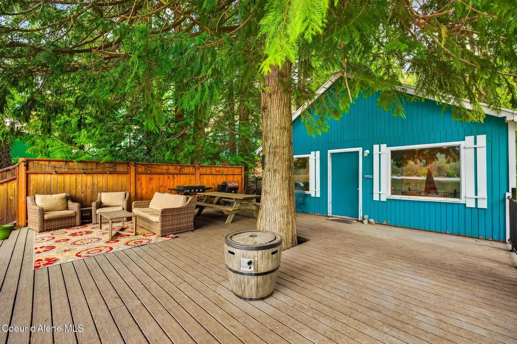 8642 W Upper Twin Lake Shore Road S Rathdrum ID 83858