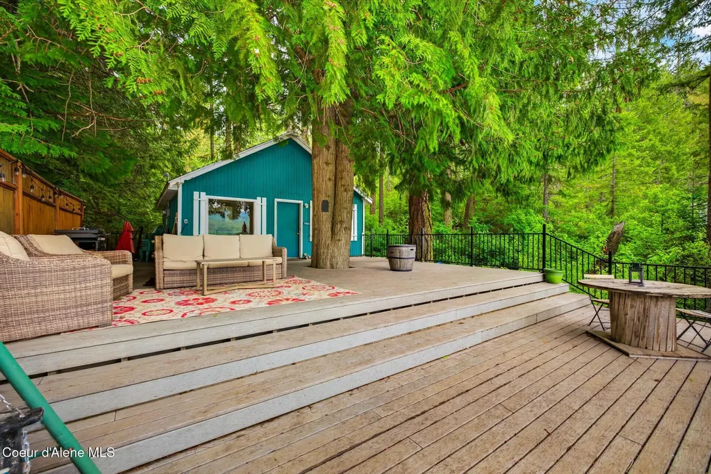8642 W Upper Twin Lake Shore Road S Rathdrum ID 83858