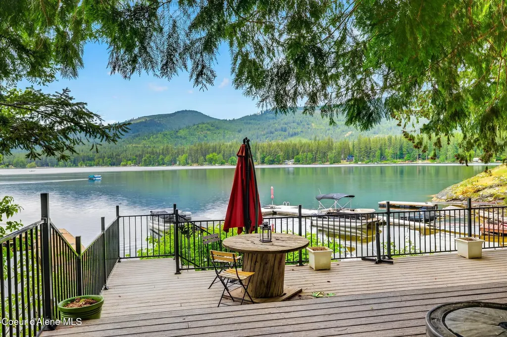 8642 W Upper Twin Lake Shore Road S Rathdrum ID 83858