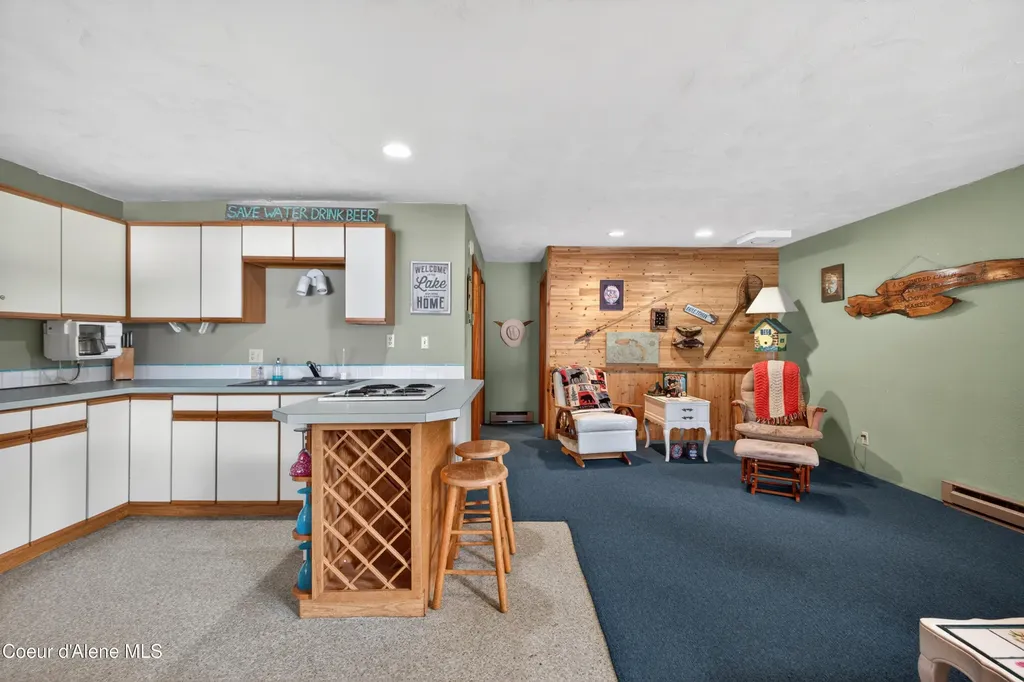 8642 W Upper Twin Lake Shore Road S Rathdrum ID 83858