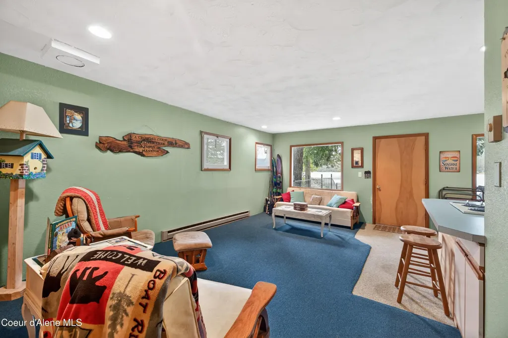 8642 W Upper Twin Lake Shore Road S Rathdrum ID 83858
