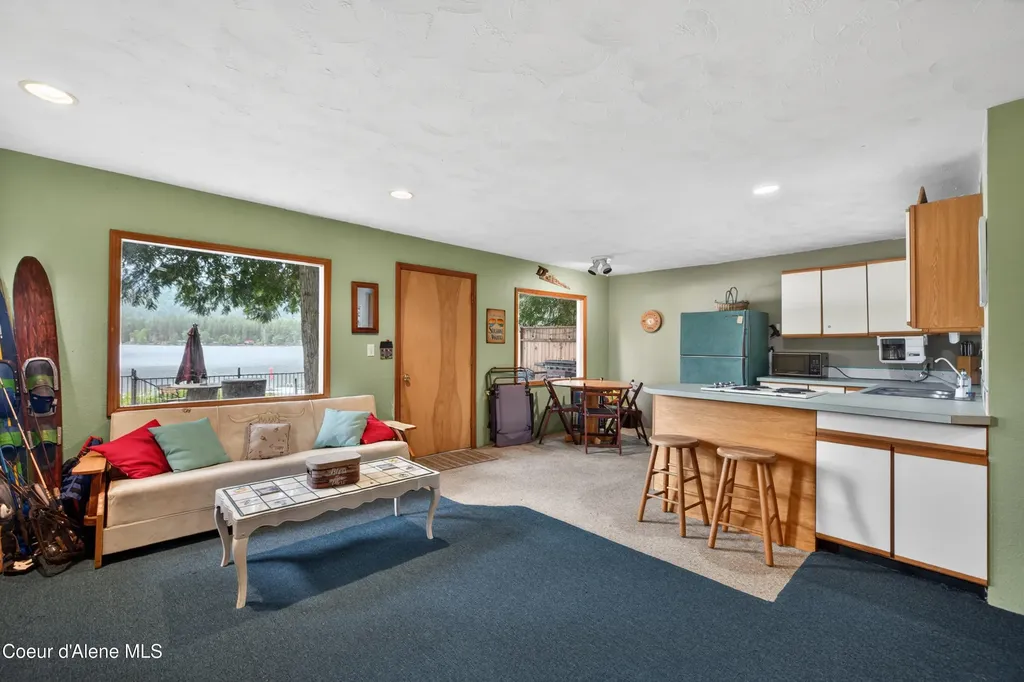 8642 W Upper Twin Lake Shore Road S Rathdrum ID 83858
