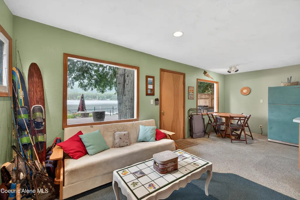 8642 W Upper Twin Lake Shore Road S Rathdrum ID 83858
