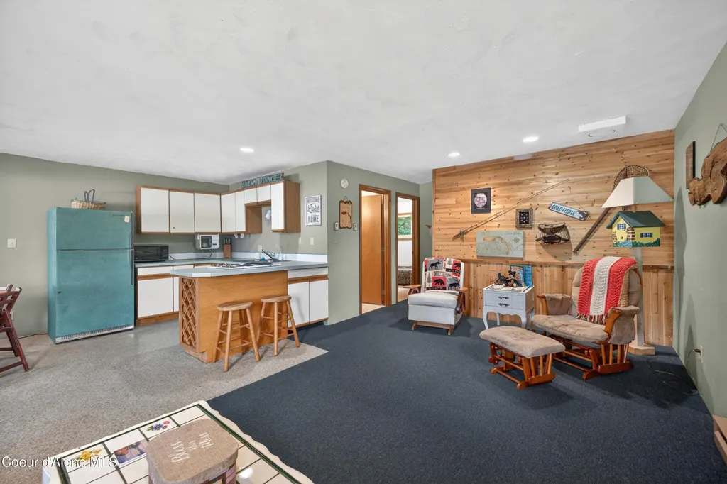 8642 W Upper Twin Lake Shore Road S Rathdrum ID 83858