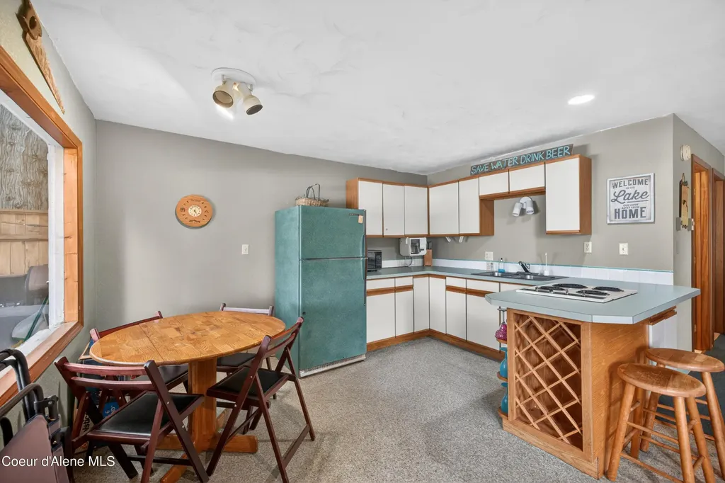 8642 W Upper Twin Lake Shore Road S Rathdrum ID 83858