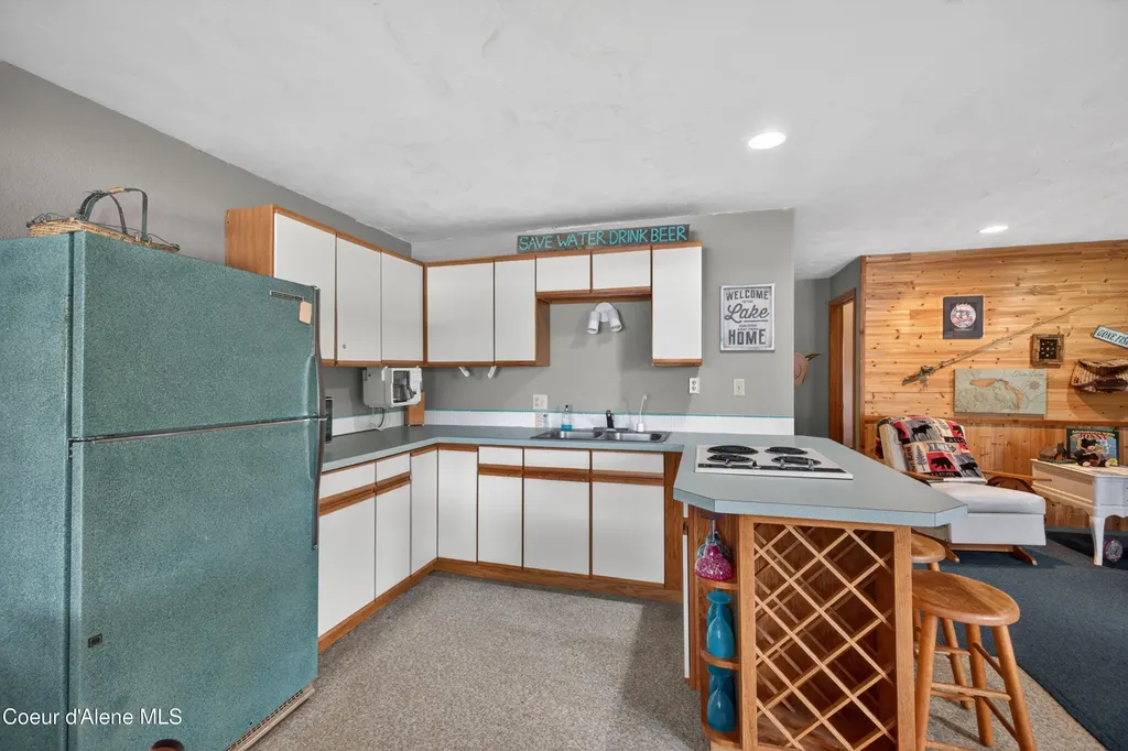 8642 W Upper Twin Lake Shore Road S Rathdrum ID 83858