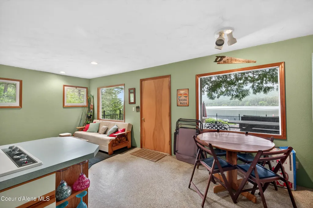 8642 W Upper Twin Lake Shore Road S Rathdrum ID 83858