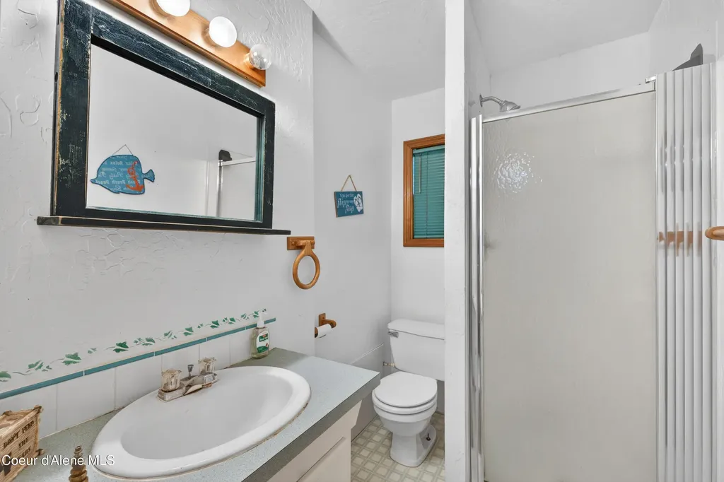8642 W Upper Twin Lake Shore Road S Rathdrum ID 83858