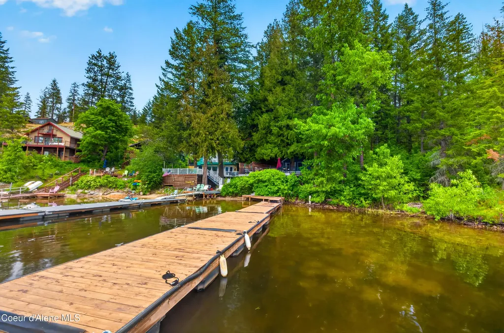 8642 W Upper Twin Lake Shore Road S Rathdrum ID 83858