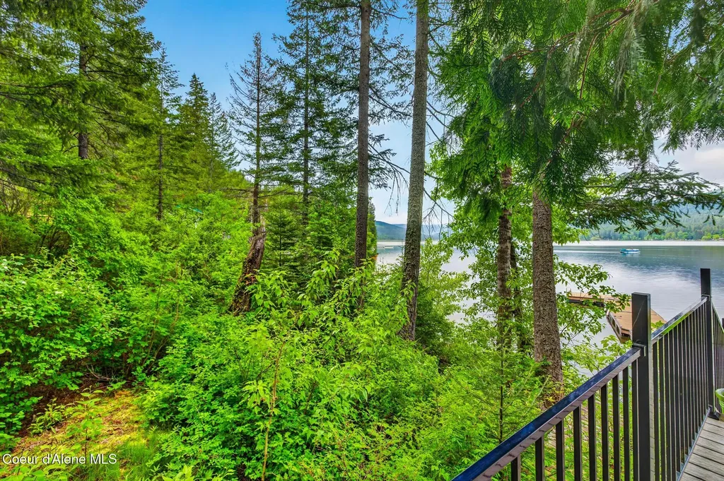 8642 W Upper Twin Lake Shore Road S Rathdrum ID 83858