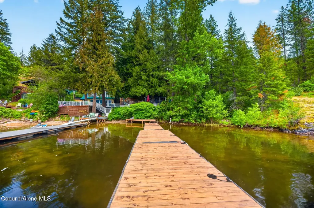 8642 W Upper Twin Lake Shore Road S Rathdrum ID 83858