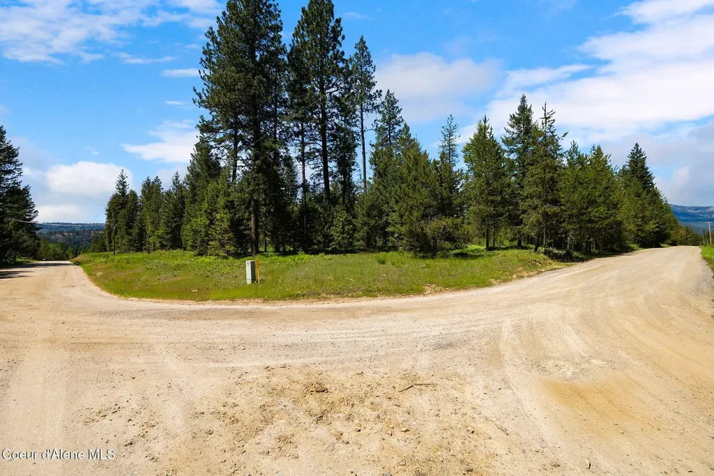 Nna Muskrat Lake Road Sagle ID 83860
