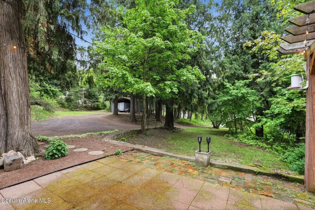 8993 W Twin Lakes Road Rathdrum ID 83858