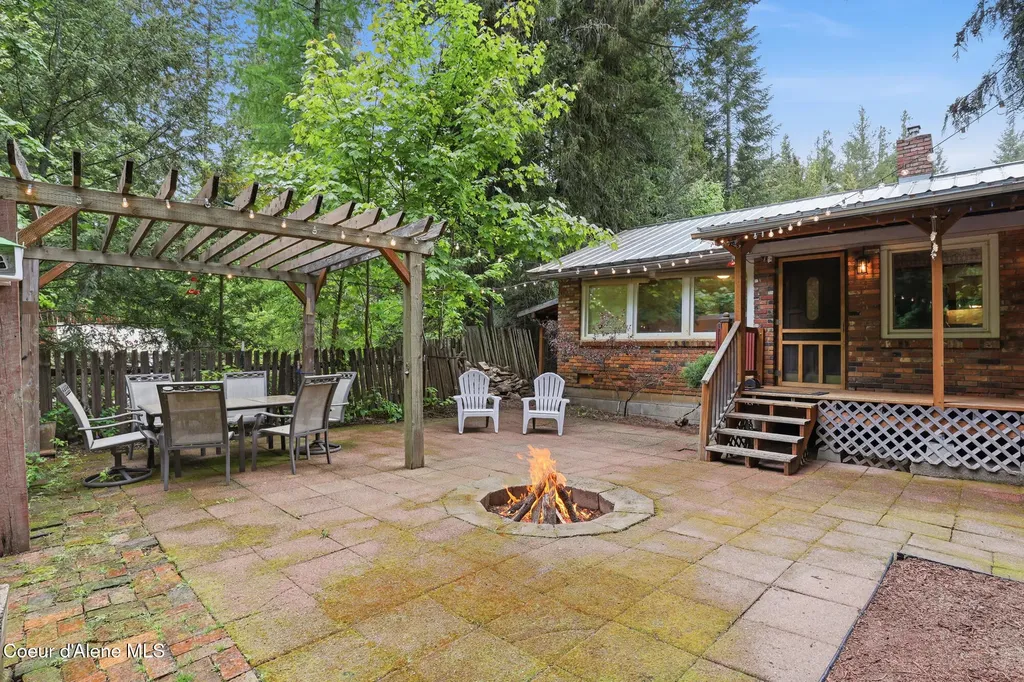 8993 W Twin Lakes Road Rathdrum ID 83858