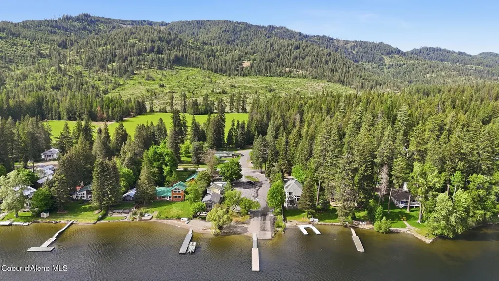 8993 W Twin Lakes Road Rathdrum ID 83858