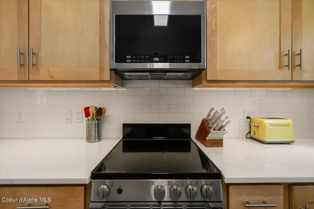 207 S Harbor Park Court Post Falls ID 83854