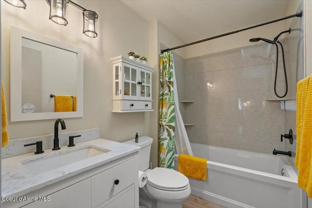 207 S Harbor Park Court Post Falls ID 83854