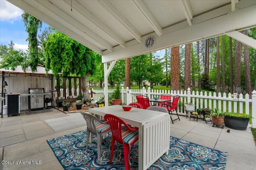 207 S Harbor Park Court Post Falls ID 83854