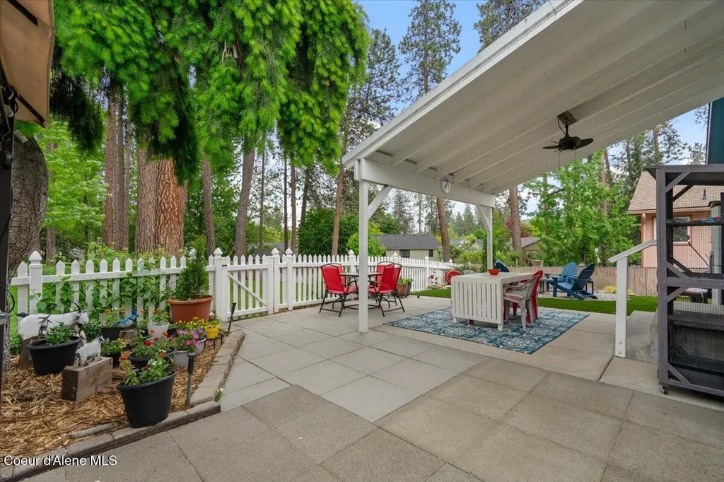 207 S Harbor Park Court Post Falls ID 83854