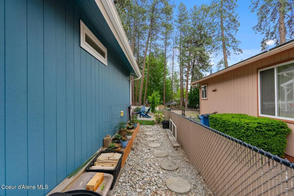 207 S Harbor Park Court Post Falls ID 83854