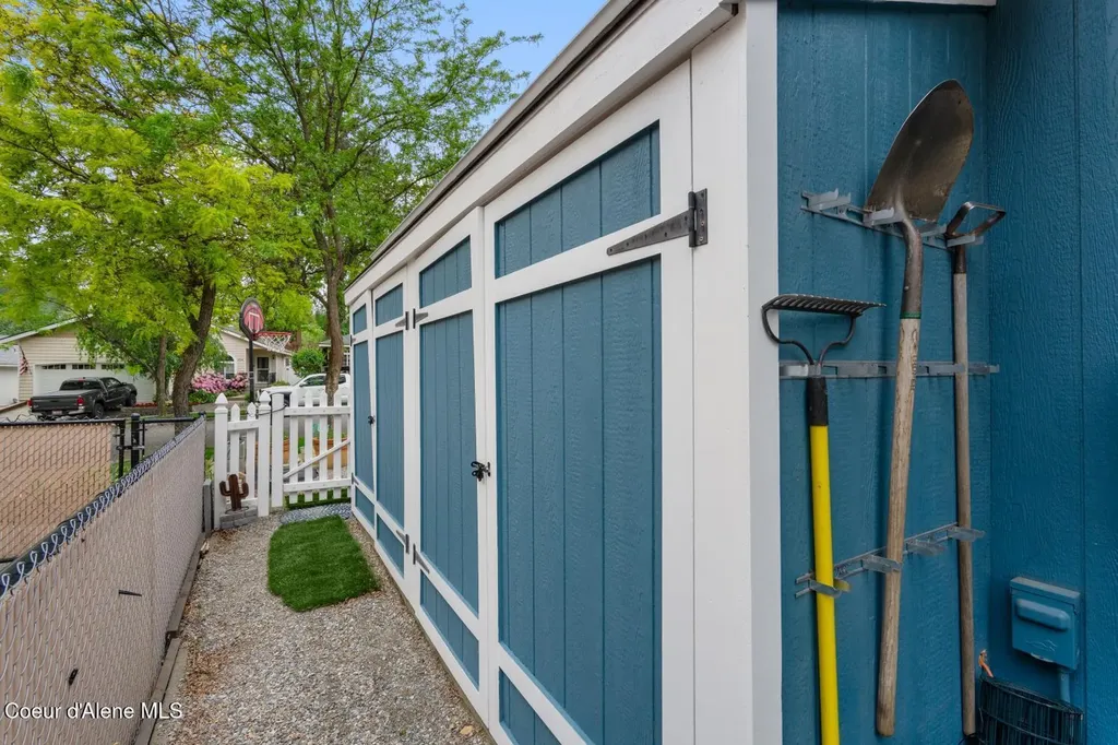 207 S Harbor Park Court Post Falls ID 83854
