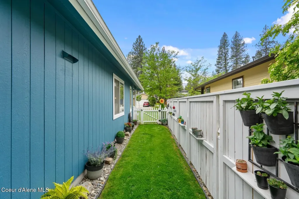 207 S Harbor Park Court Post Falls ID 83854