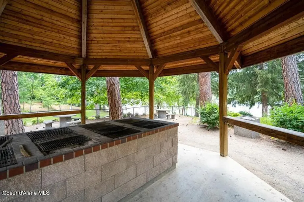 207 S Harbor Park Court Post Falls ID 83854