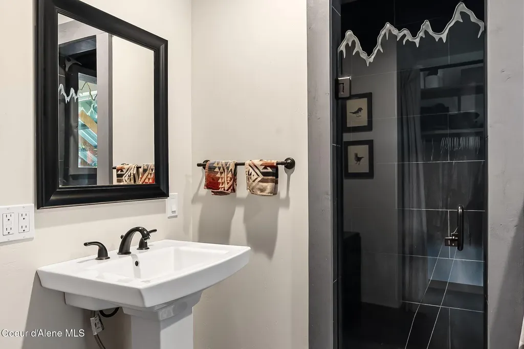 320 Coyote Creek Lane Sandpoint ID 83864