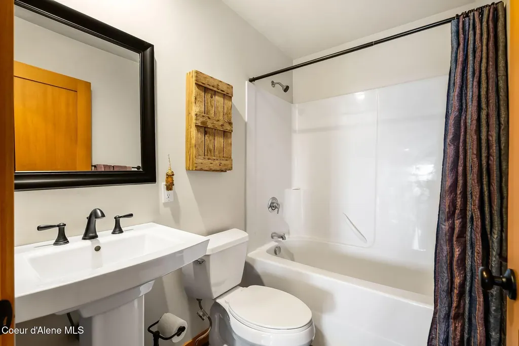 320 Coyote Creek Lane Sandpoint ID 83864