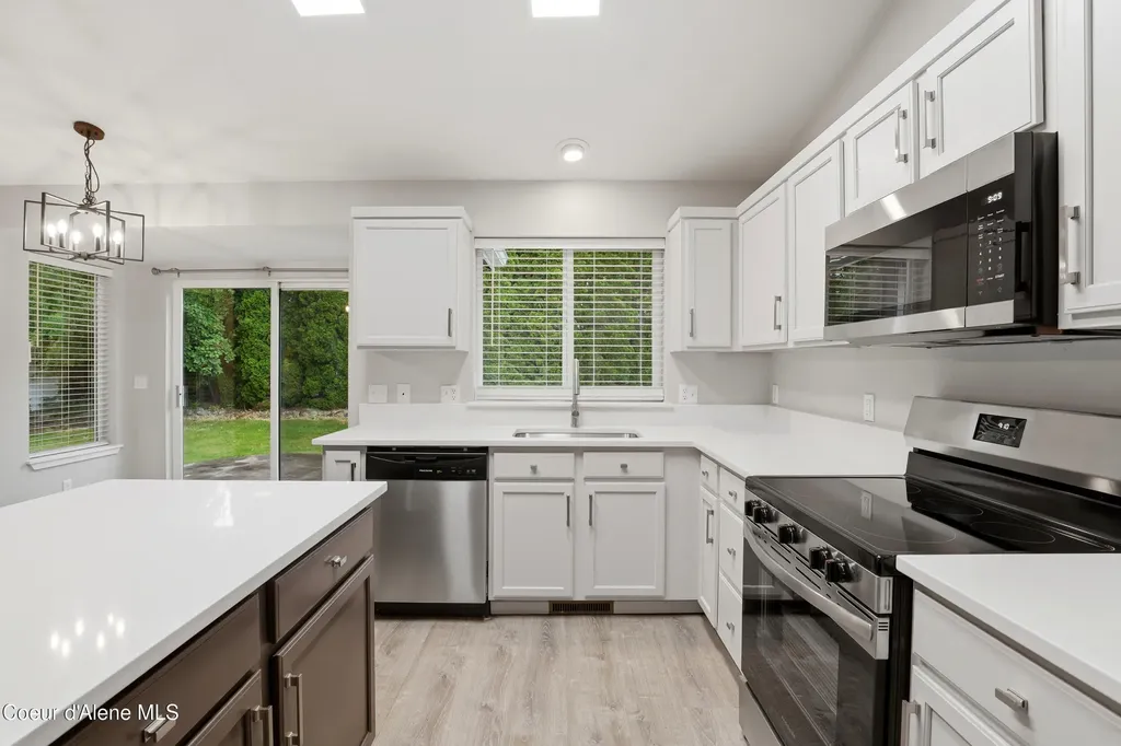 699 E Cloverleaf Drive Hayden ID 83835